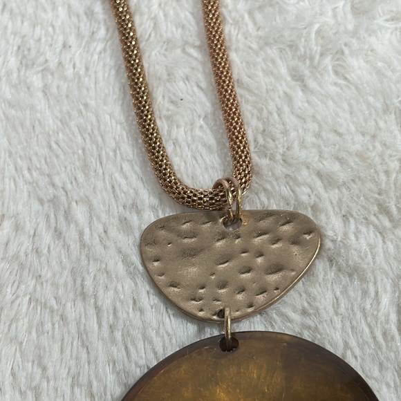 Stein Mart Spring Street Genuine Shell Gold Tone Necklace NEW - Picture 4 of 11